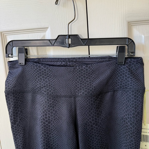 Tangerine Black Modern Snake Print Cropped Leggings Womens Size Medium - Picture 5 of 8